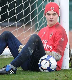 FOTO! Legile lui Wenger: Cele 3 lucruri INTERZISE in vestiarul juniorilor lui Arsenal!_13