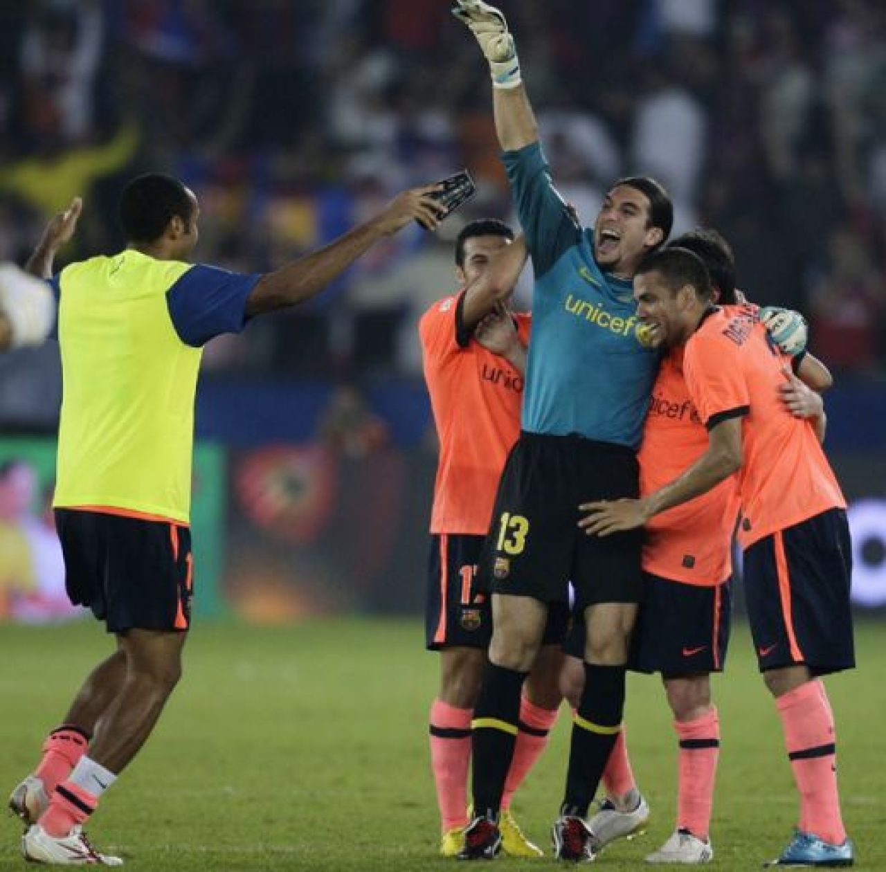 L10NEL MESSI si Barca intra in istorie: Barca 2-1 Estudiantes!_40