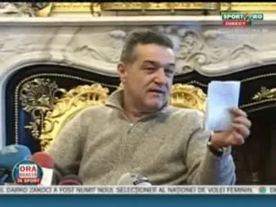 Gigi ii muta pe jucatori la Palat: 1/2 pasarica, 1/4 bomba sexy in retur! Trebuie sa luam titlul! :)