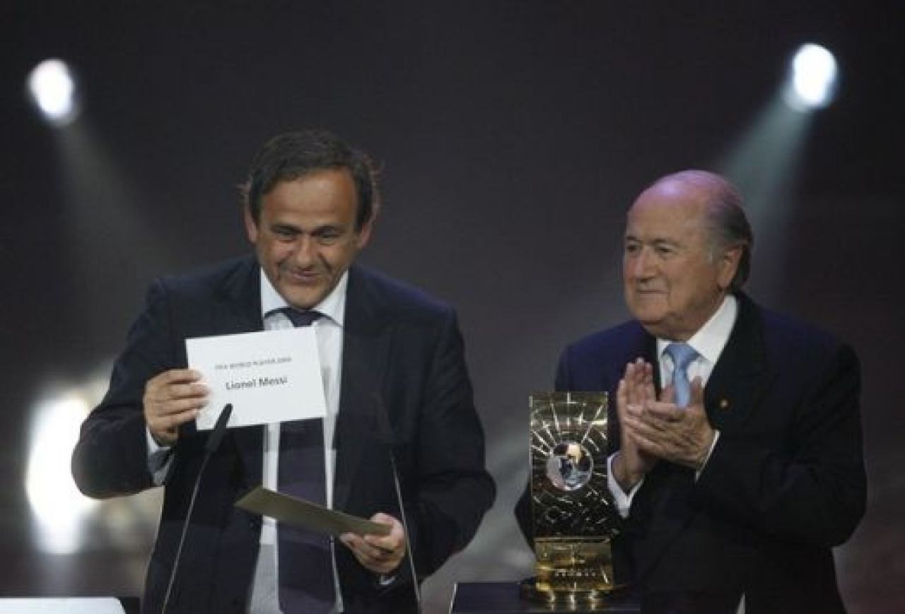 El este REGELE! Messi a castigat trofeul FIFA World Player 2009:_54