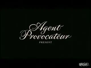 VIDEO si FOTO / Rosie o inlocuieste pe Adriana Lima la SuperBowl 2010! Se poate mai HOT de atat?