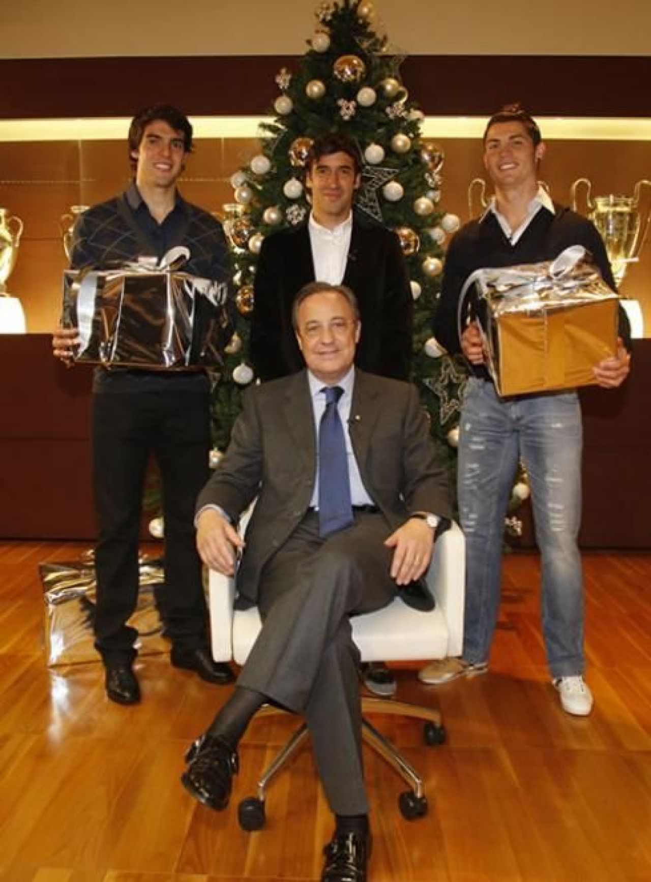 FOTO si VIDEO / Ronaldo, Kaka si Raul iti ureaza