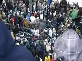 VIDEO! Cea mai tare BATAIE vazuta pe un stadion: cu bulgari de zapada