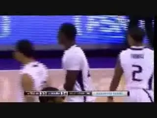 VIDEO SOCANT: Cea mai urata accidentare din baschet! Dubla fractura de tibie si peroneu!