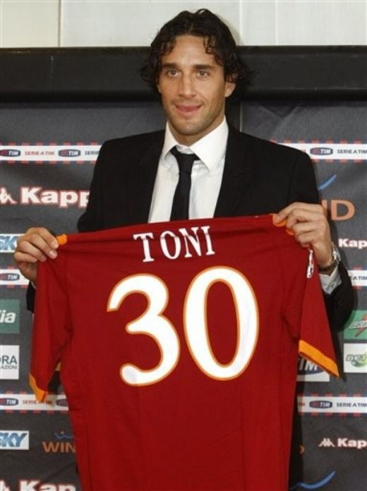 FOTO: Luca Toni a fost prezentat oficial la Roma!_8