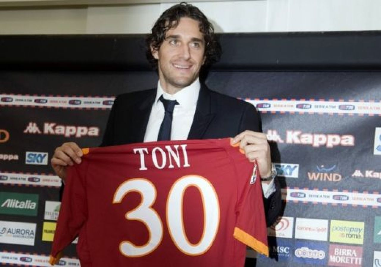 FOTO: Luca Toni a fost prezentat oficial la Roma!_9