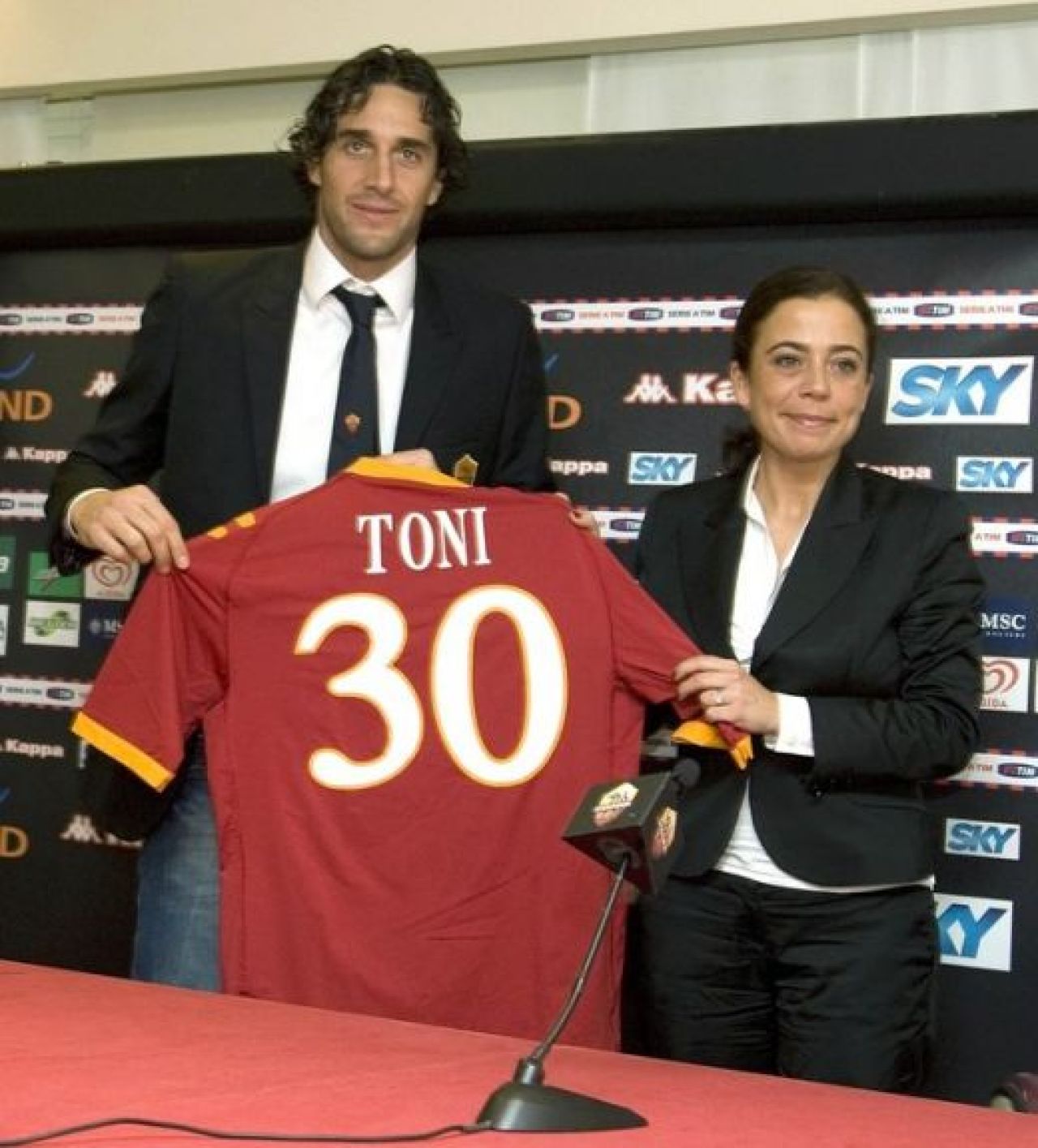 FOTO: Luca Toni a fost prezentat oficial la Roma!_10