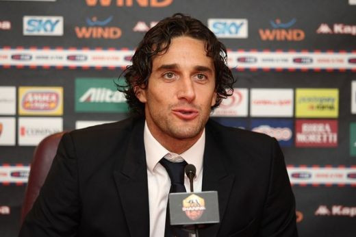 FOTO: Luca Toni a fost prezentat oficial la Roma!_12