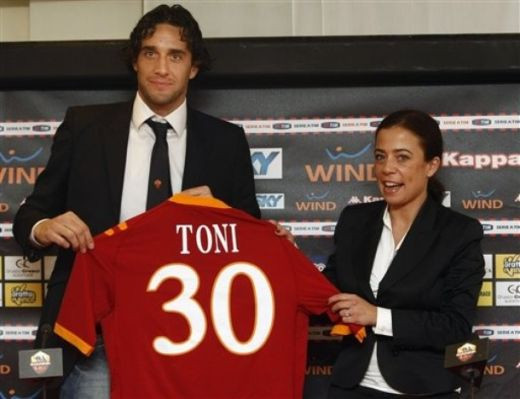FOTO: Luca Toni a fost prezentat oficial la Roma!_11