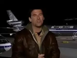 VIDEO:&nbsp;Nu e trucaj! Cine trage un avion de 108 tone? Un elefant vs 44 de pitici!