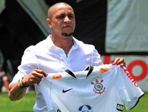 Super show: Vezi cum a fost prezentat Roberto Carlos la Corinthians_8