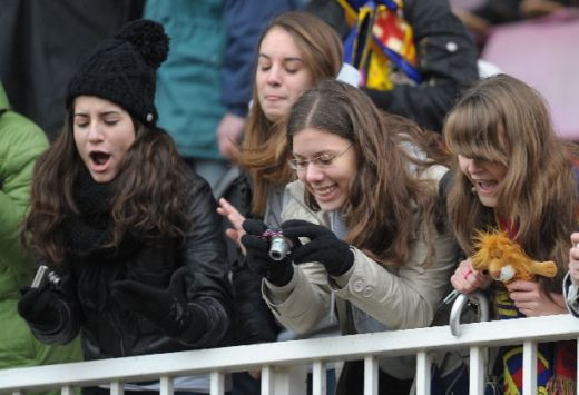 VIDEO / Starurile Barcei s-au antrenat la spital! Messi i-a vizitat pe copiii bolnavi_2
