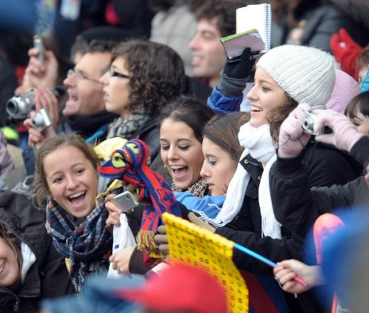 VIDEO / Starurile Barcei s-au antrenat la spital! Messi i-a vizitat pe copiii bolnavi_5