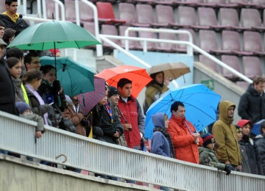 VIDEO / Starurile Barcei s-au antrenat la spital! Messi i-a vizitat pe copiii bolnavi_11