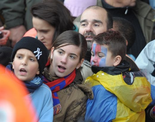 VIDEO / Starurile Barcei s-au antrenat la spital! Messi i-a vizitat pe copiii bolnavi_13