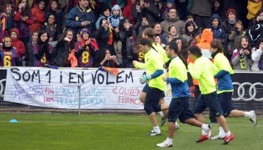 VIDEO / Starurile Barcei s-au antrenat la spital! Messi i-a vizitat pe copiii bolnavi_14