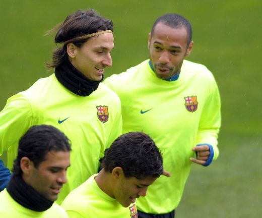 VIDEO / Starurile Barcei s-au antrenat la spital! Messi i-a vizitat pe copiii bolnavi_16