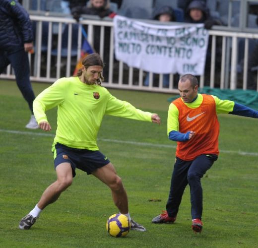 VIDEO / Starurile Barcei s-au antrenat la spital! Messi i-a vizitat pe copiii bolnavi_17