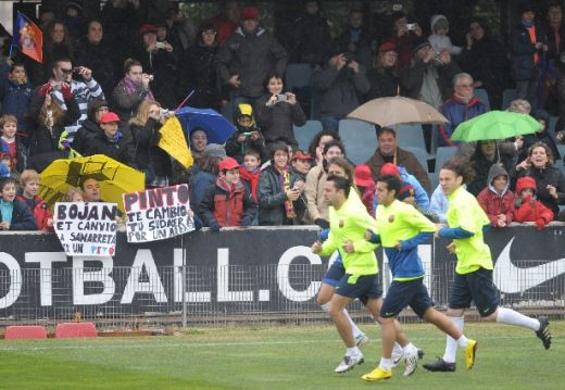 VIDEO / Starurile Barcei s-au antrenat la spital! Messi i-a vizitat pe copiii bolnavi_19