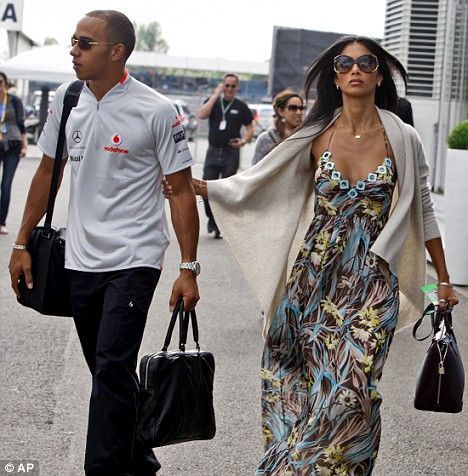 Lewis Hamilton s-a despartit de