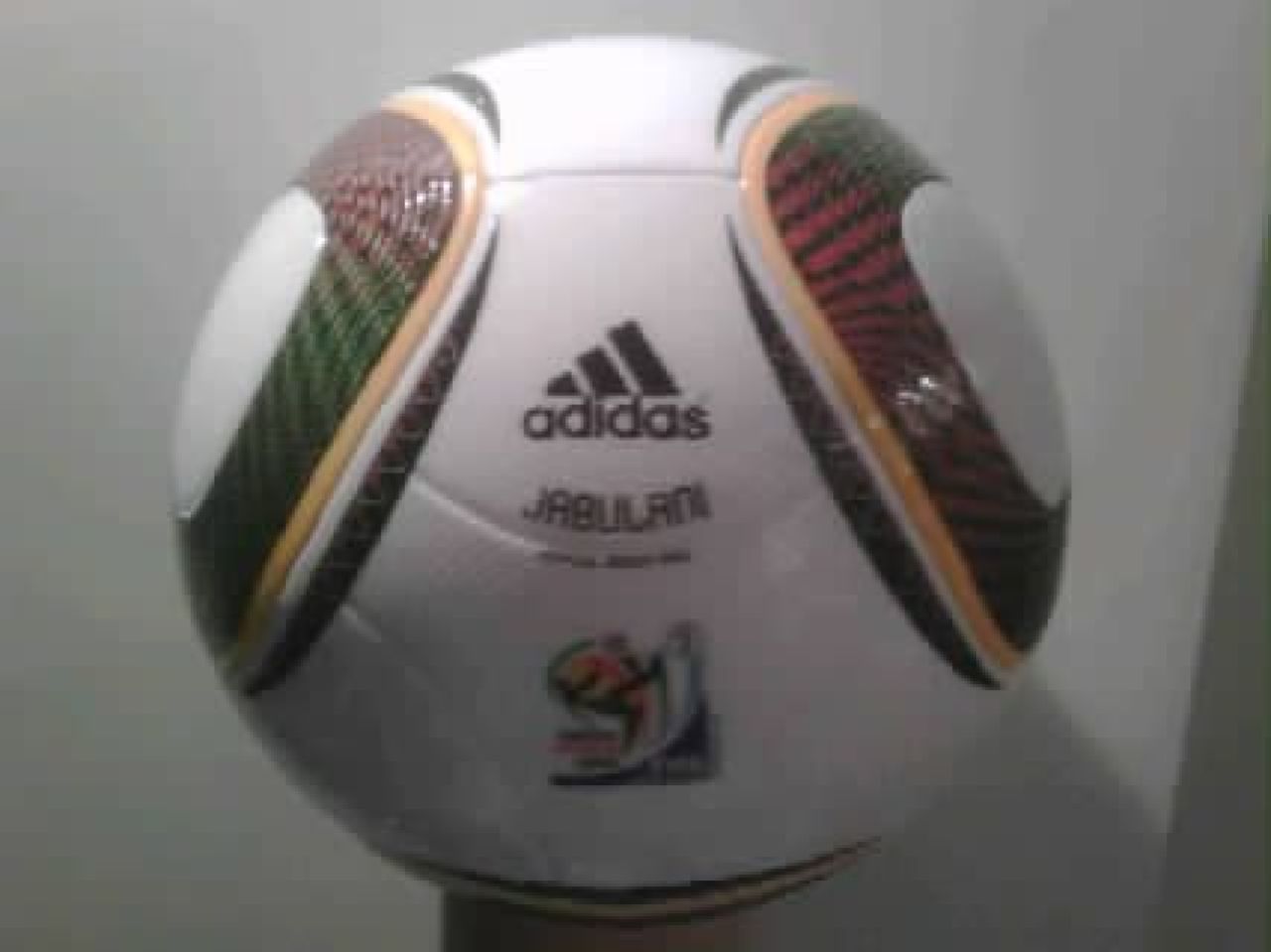 Kaka joaca fotbal in