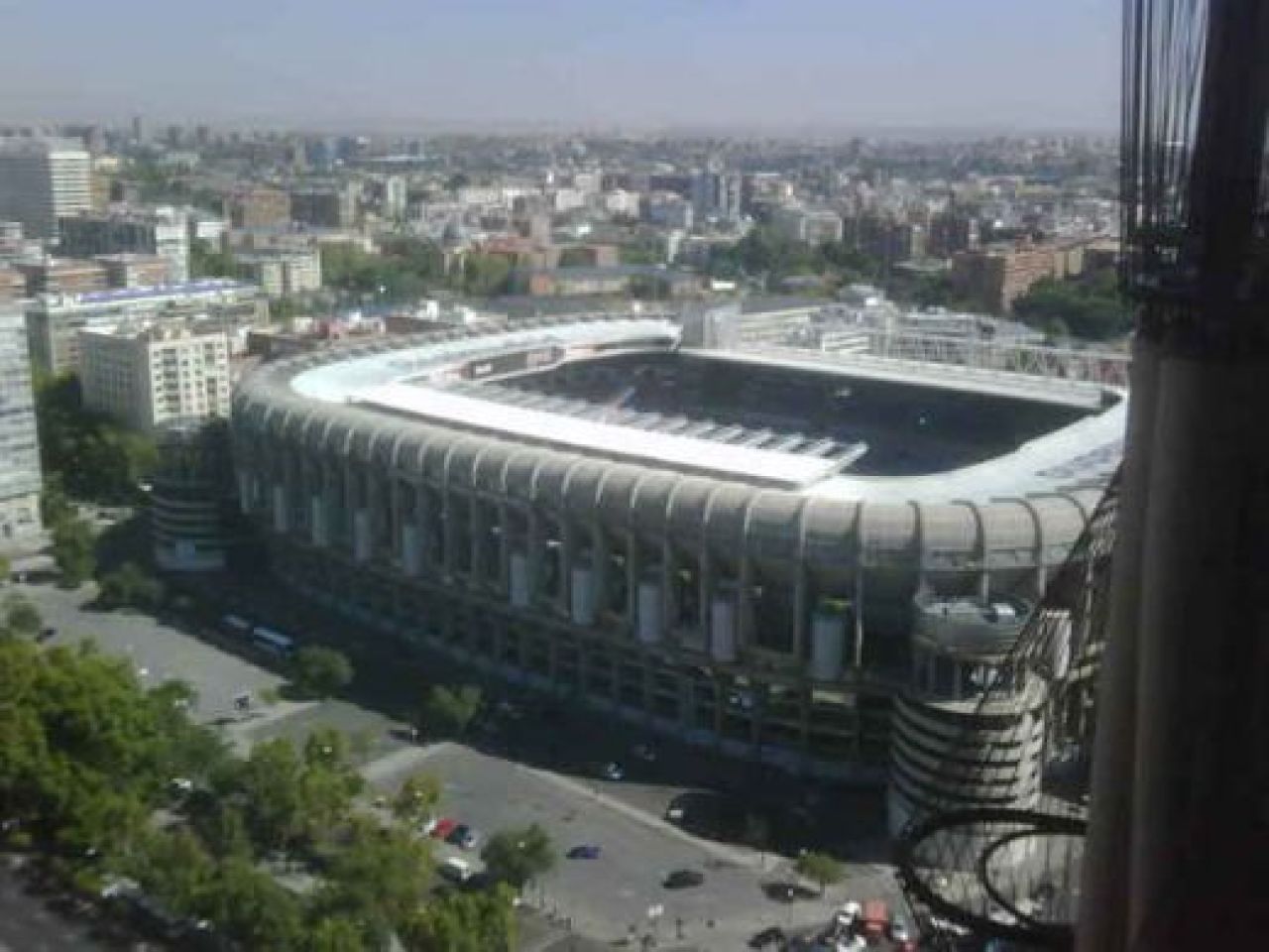 Kaka joaca fotbal in