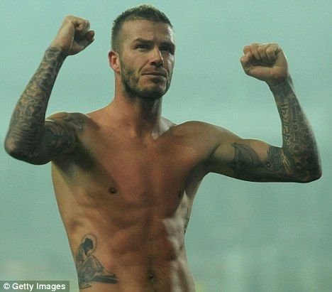 FOTO / Beckham si-a aratat chilotii Armani la derby-ul dintre Juve si Milan!_18