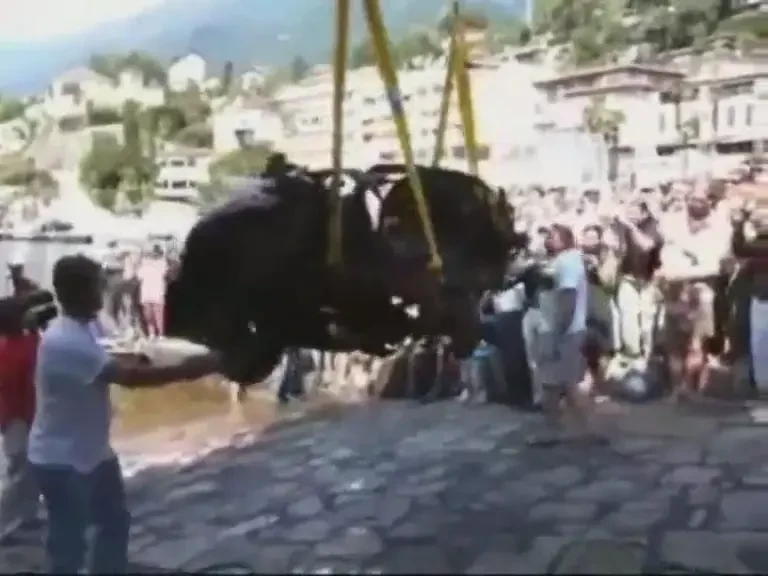 Un Bugatti 22, scos de pe fundul unui lac dupa 73 de ani! Citeste o super poveste!