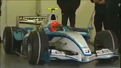 VIDEO: Michael Schumacher a testat noul bolid Mercedes GP2!