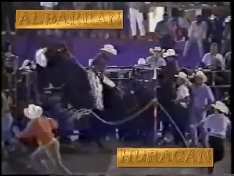 VIDEO: Exemplu de curaj! VEZI cum sa dovedesti un taur la rodeo!