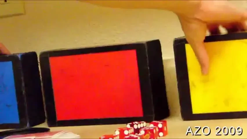 VIDEO: N-ai mai vazut asa parkour: jongleaza ca la circ si merge pe pereti!