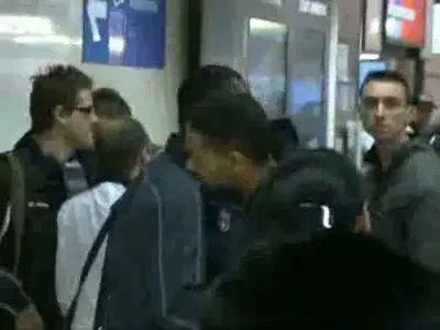 VIDEO / E criza dom le! Steaua si Timisoara s-au inghesuit in acelasi avion ca sa plateasca mai putin!