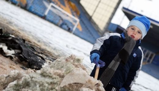 CE FANI! Imagini superbe din Anglia! Fanii lui Portsmouth au deszapezit stadionul!_5