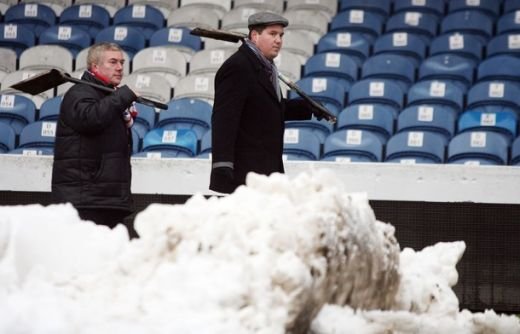 CE FANI! Imagini superbe din Anglia! Fanii lui Portsmouth au deszapezit stadionul!_9