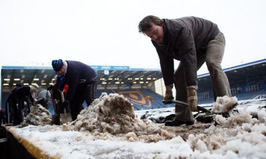 CE FANI! Imagini superbe din Anglia! Fanii lui Portsmouth au deszapezit stadionul!_14