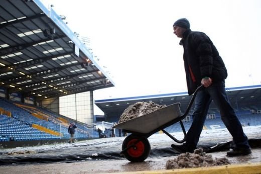 CE FANI! Imagini superbe din Anglia! Fanii lui Portsmouth au deszapezit stadionul!_28