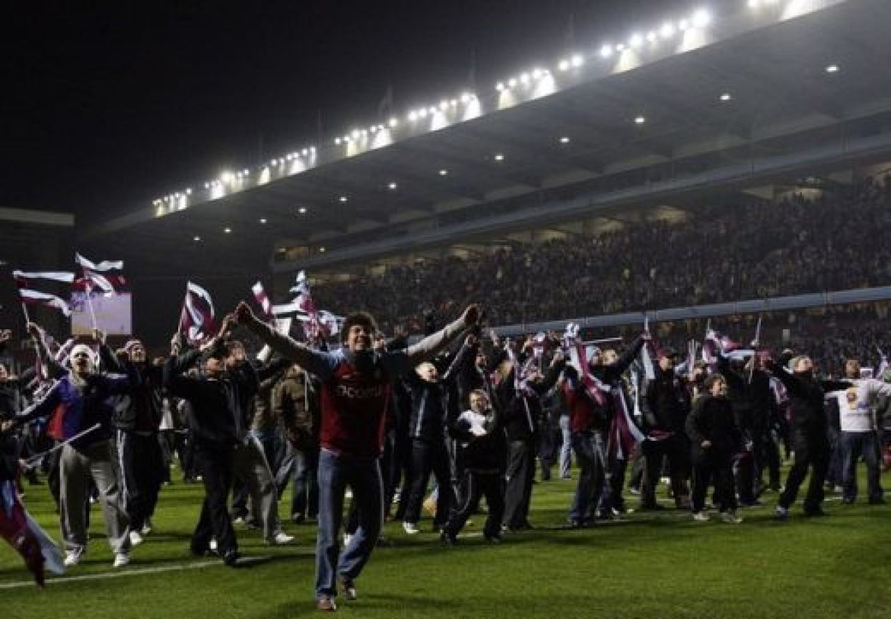 VIDEO Super gol din foarfeca in Aston Villa 6-4 Blackburn! Fanii lui Villa au invadat terenul! _4