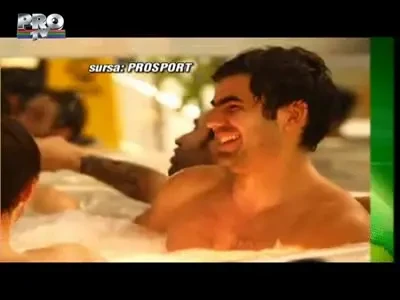 VIDEO: Cadou de la Copos: Rapidistii s-au&nbsp; antrenat in piscina hotelului!