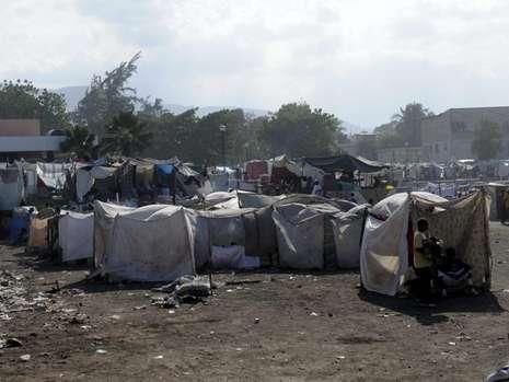 Imagini zguduitoare cu stadionul din Port au Prince, Haiti! Bild: 