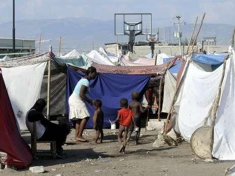 Imagini zguduitoare cu stadionul din Port au Prince, Haiti! Bild: