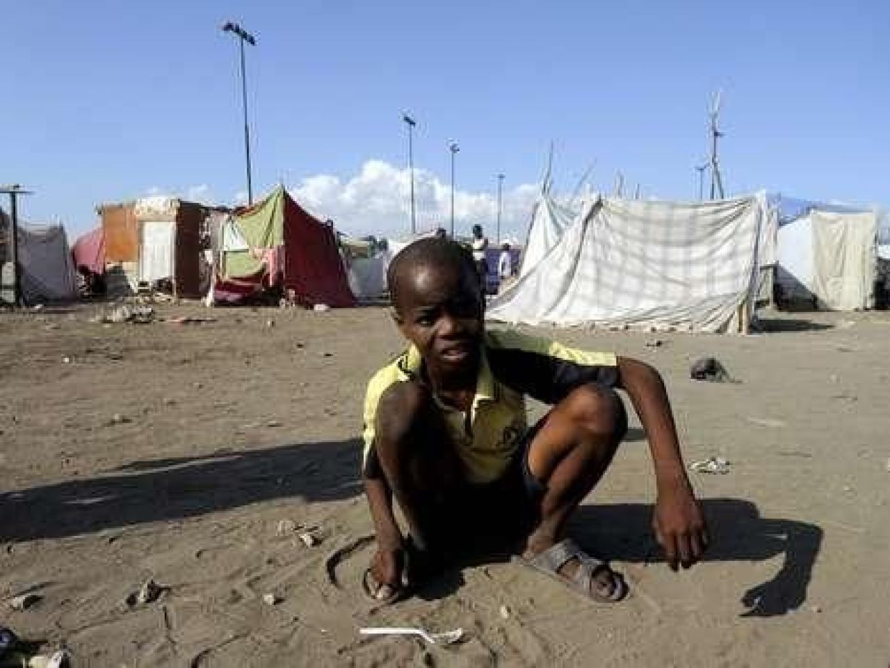 Imagini zguduitoare cu stadionul din Port au Prince, Haiti! Bild: