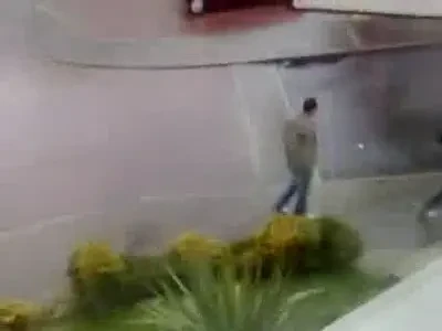 ATENTIE femeie la volan! Rezultatul? DEZASTRU!