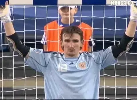 VIDEO / Asta este cel mai ORB arbitru din lume! Vezi un gol CLAR nevalidat!