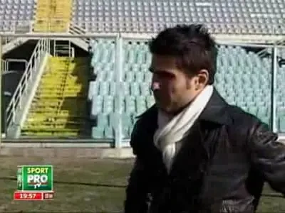 INCREDIBIL! Mutu, "dopat" de mama lui!