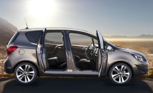 Sambata, ora 12.00, la ProMotor: Lorena Trica, intre Dacie si BMW X3!_6