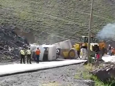VIDEO: Exemplu de prostie! VEZI ce NU trebuie sa faci dupa un accident!