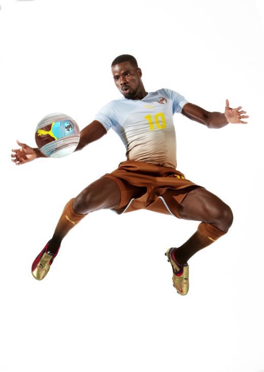 4 picturi cu jucatori de fotbal africani, comandate de catre PUMA artistului Kehinde Willey_12