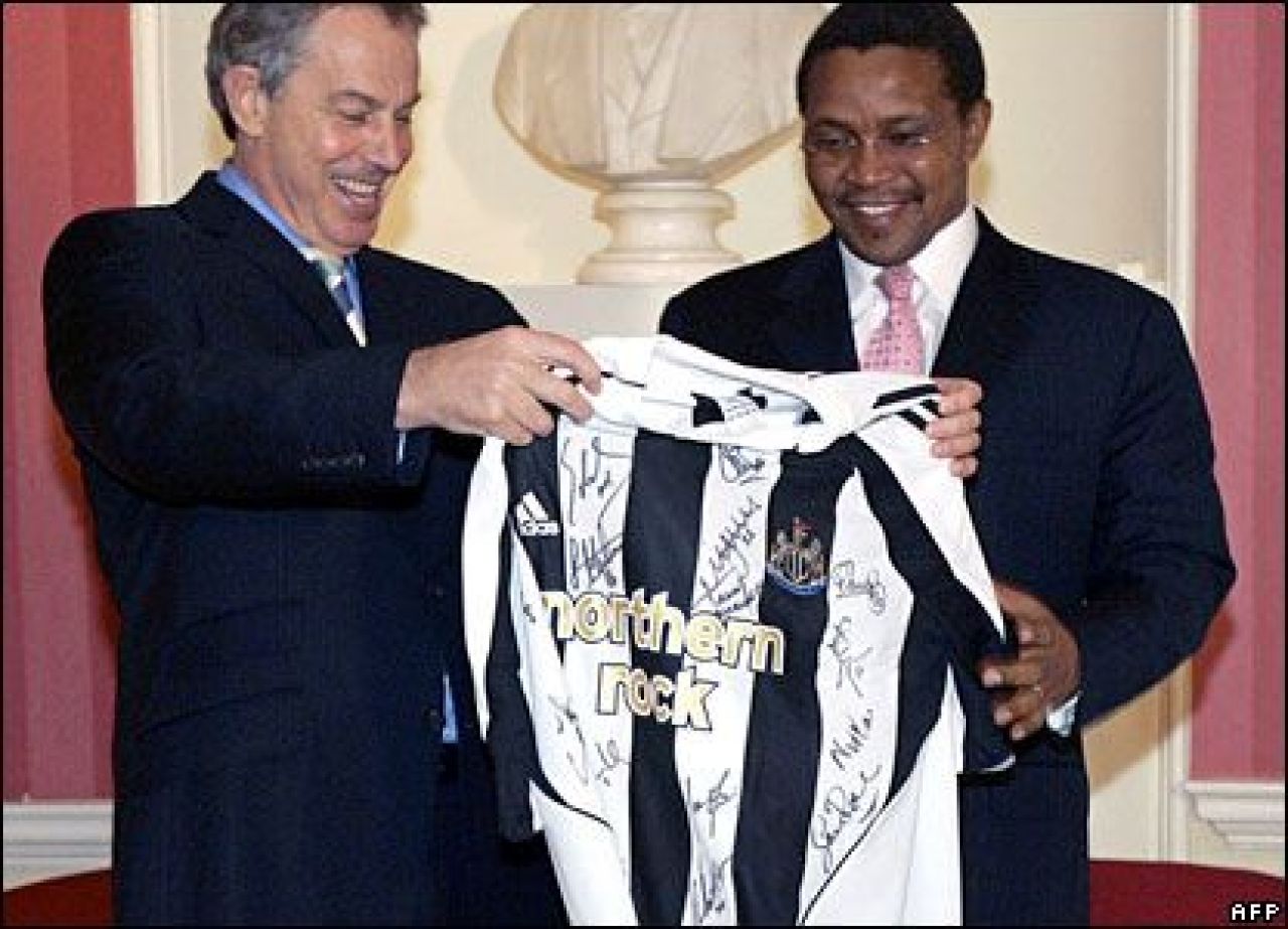 De la Osama la Obama: TOP 10 cei mai SURPRINZATORI SUPORTERI din fotbal_10