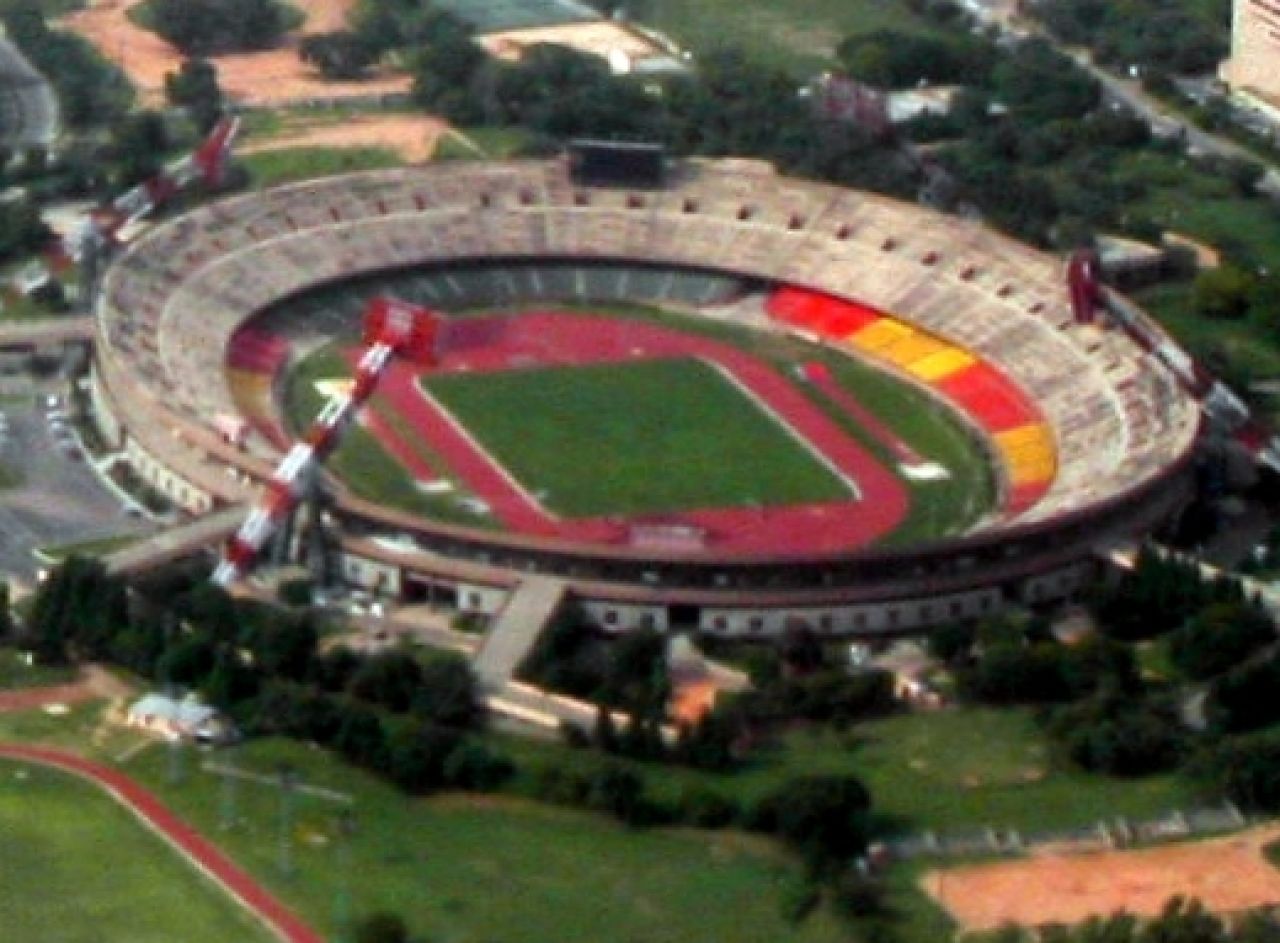 INCREDIBIL: Copii de 5 ani construiesc un stadion!_5