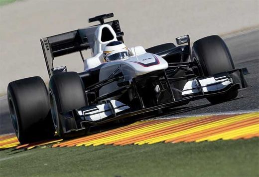 Peste 35.000 de spectatori la debutul lui Alonso la volanul unui Ferrari!_2